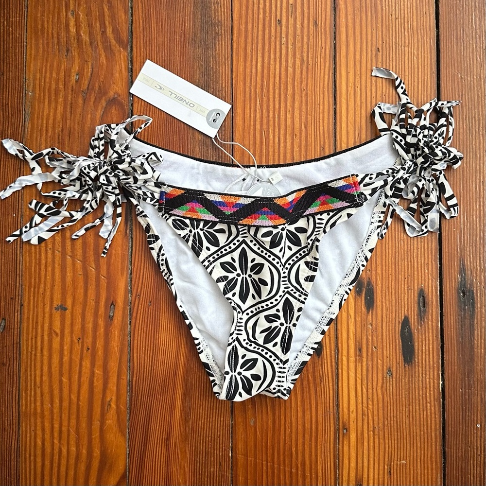 NWT O’Neill medium coverage printed toe string bikini bottoms Small